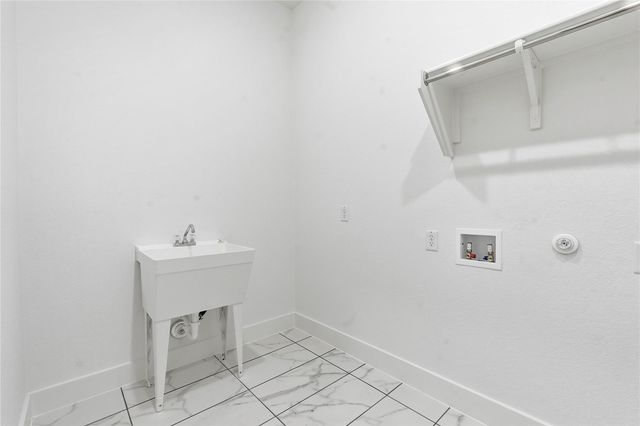 394 Leaning Rock RDG, Austin, TX 78737