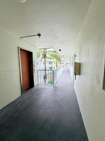 12890 NE 8th Ave 304, North Miami, FL 33161