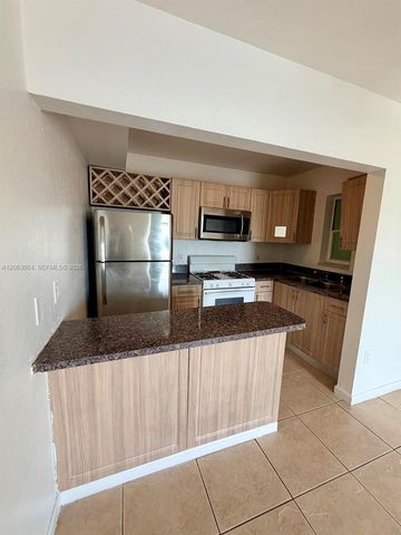 12890 NE 8th Ave 304, North Miami, FL 33161
