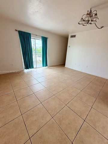 12890 NE 8th Ave 304, North Miami, FL 33161