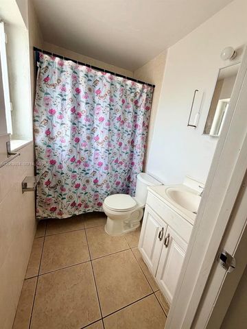 12890 NE 8th Ave 304, North Miami, FL 33161
