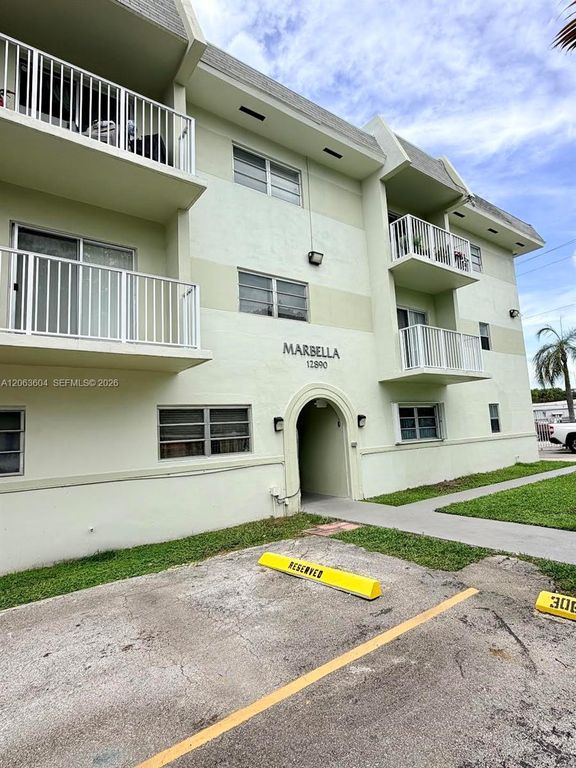 12890 NE 8th Ave 304, North Miami, FL 33161