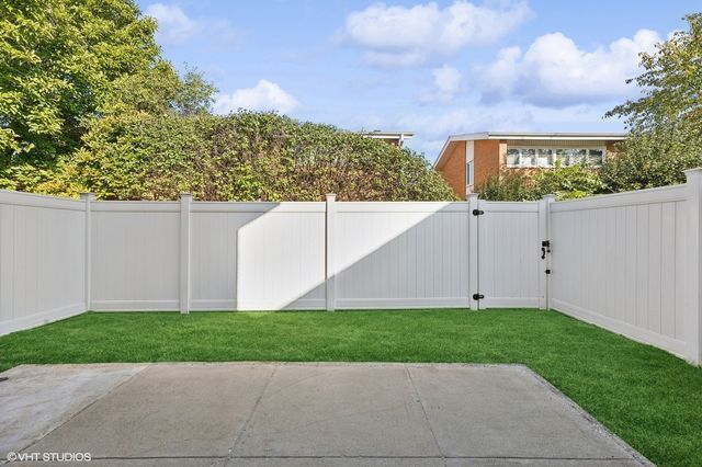 2633 Hawthorne Lane E, Flossmoor, IL 60422
