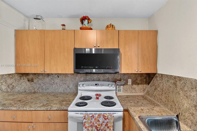 18615 NW 84th Pl 102-1, Hialeah, FL 33015