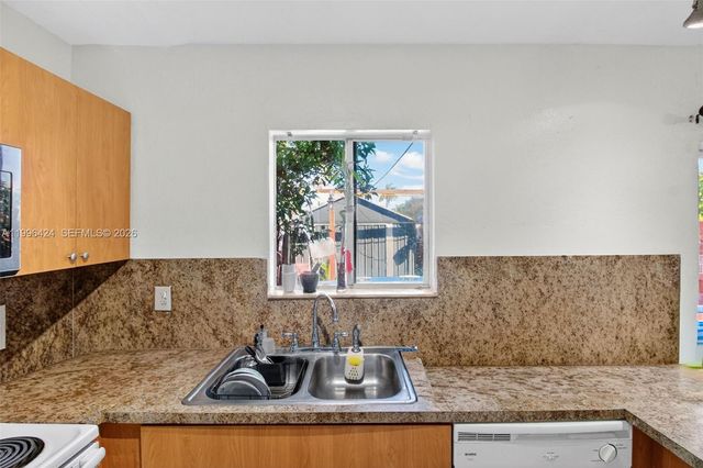 18615 NW 84th Pl 102-1, Hialeah, FL 33015