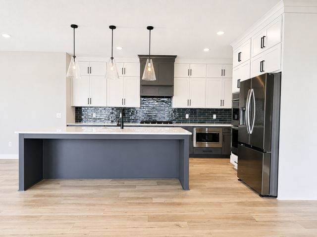 18200 103rd Avenue N, Maple Grove, MN 55311