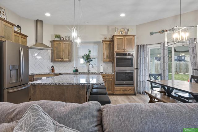 18606 George Miller Parkway, Elkhorn, NE 68022