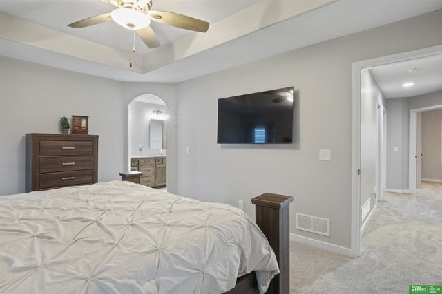 18606 George Miller Parkway, Elkhorn, NE 68022