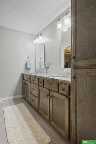 18606 George Miller Parkway, Elkhorn, NE 68022