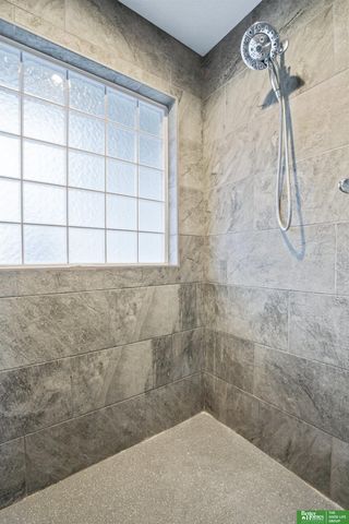 18606 George Miller Parkway, Elkhorn, NE 68022