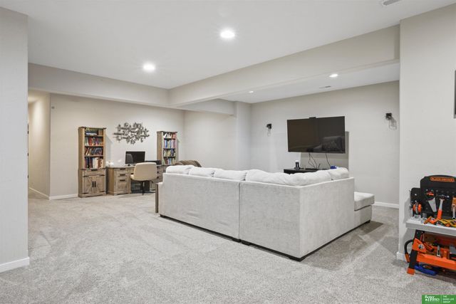 18606 George Miller Parkway, Elkhorn, NE 68022