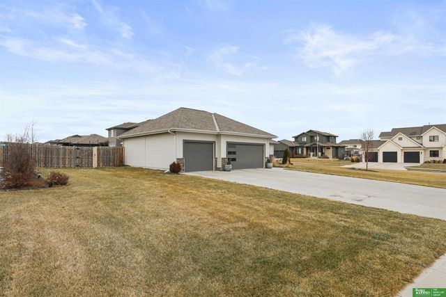 18606 George Miller Parkway, Elkhorn, NE 68022