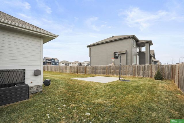 18606 George Miller Parkway, Elkhorn, NE 68022