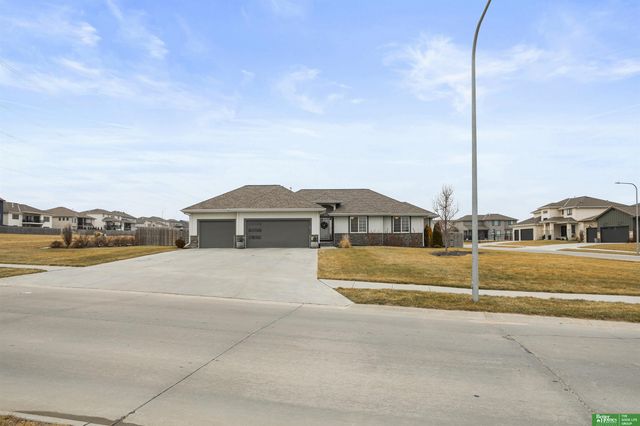 18606 George Miller Parkway, Elkhorn, NE 68022