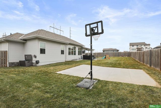 18606 George Miller Parkway, Elkhorn, NE 68022