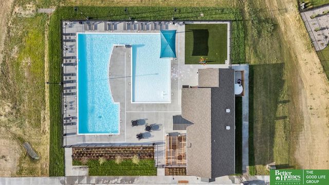 18606 George Miller Parkway, Elkhorn, NE 68022