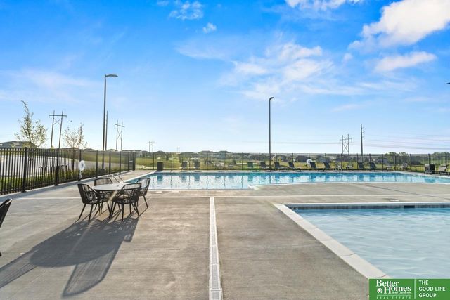 18606 George Miller Parkway, Elkhorn, NE 68022