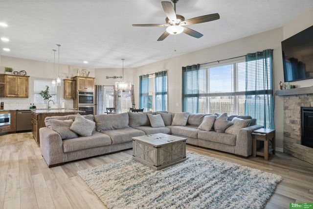 18606 George Miller Parkway, Elkhorn, NE 68022