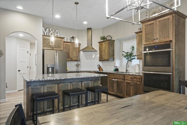 18606 George Miller Parkway, Elkhorn, NE 68022