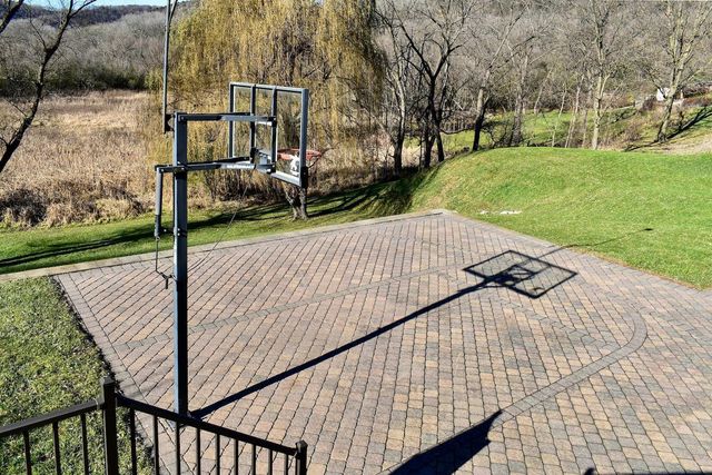 75 Debi Lei Drive, Winona, MN 55987