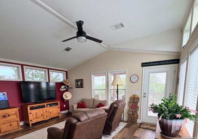 282 Oak Trail, Pipe Creek, TX 78063