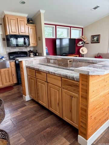 282 Oak Trail, Pipe Creek, TX 78063