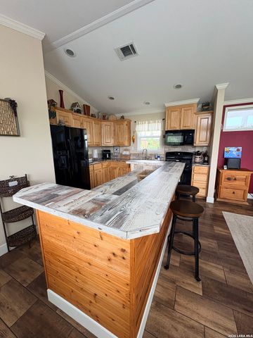 282 Oak Trail, Pipe Creek, TX 78063
