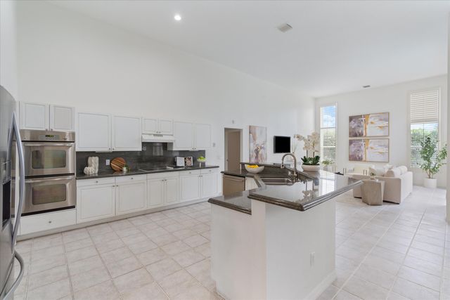 2805 Hampton Circle E, Delray Beach, FL 33445