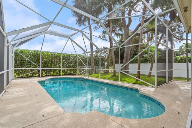 2805 Hampton Circle E, Delray Beach, FL 33445