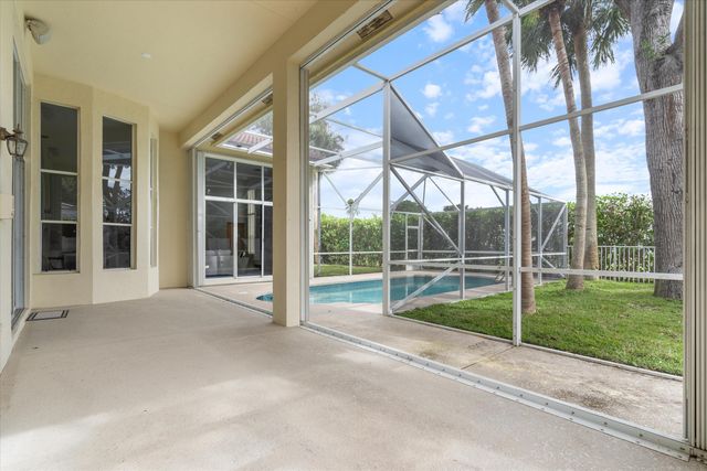 2805 Hampton Circle E, Delray Beach, FL 33445