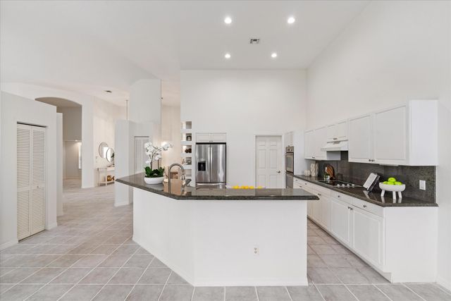 2805 Hampton Circle E, Delray Beach, FL 33445