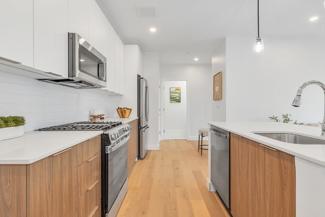 3992 Washington St 302, Boston, MA 02131