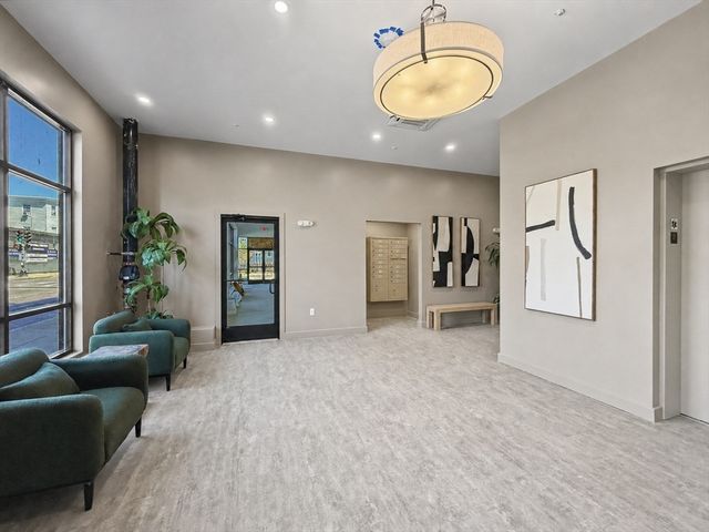 3992 Washington St 302, Boston, MA 02131