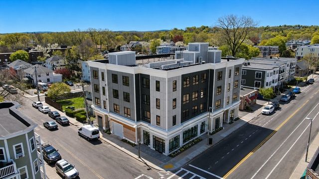 3992 Washington St 302, Boston, MA 02131