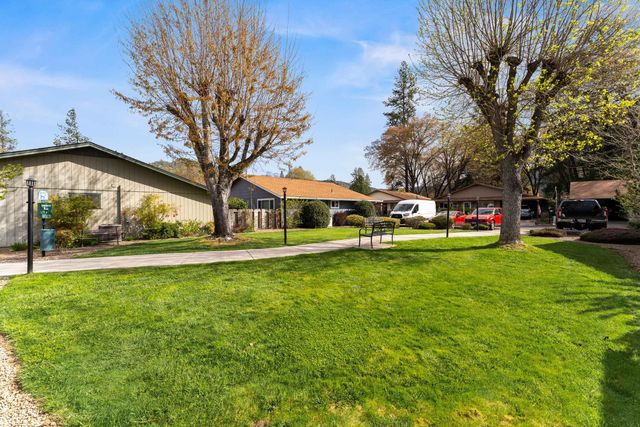 714 Brookside Circle, Rogue River, OR 97537