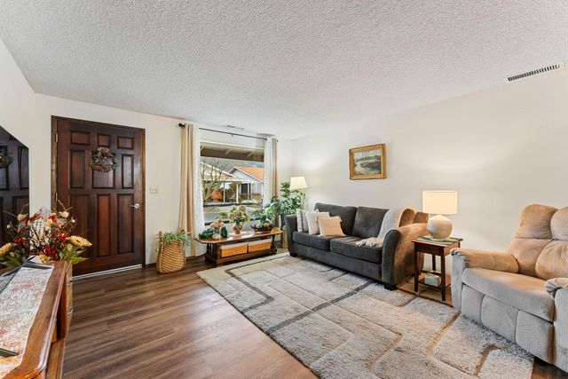 714 Brookside Circle, Rogue River, OR 97537