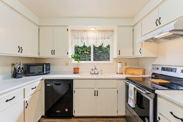 714 Brookside Circle, Rogue River, OR 97537