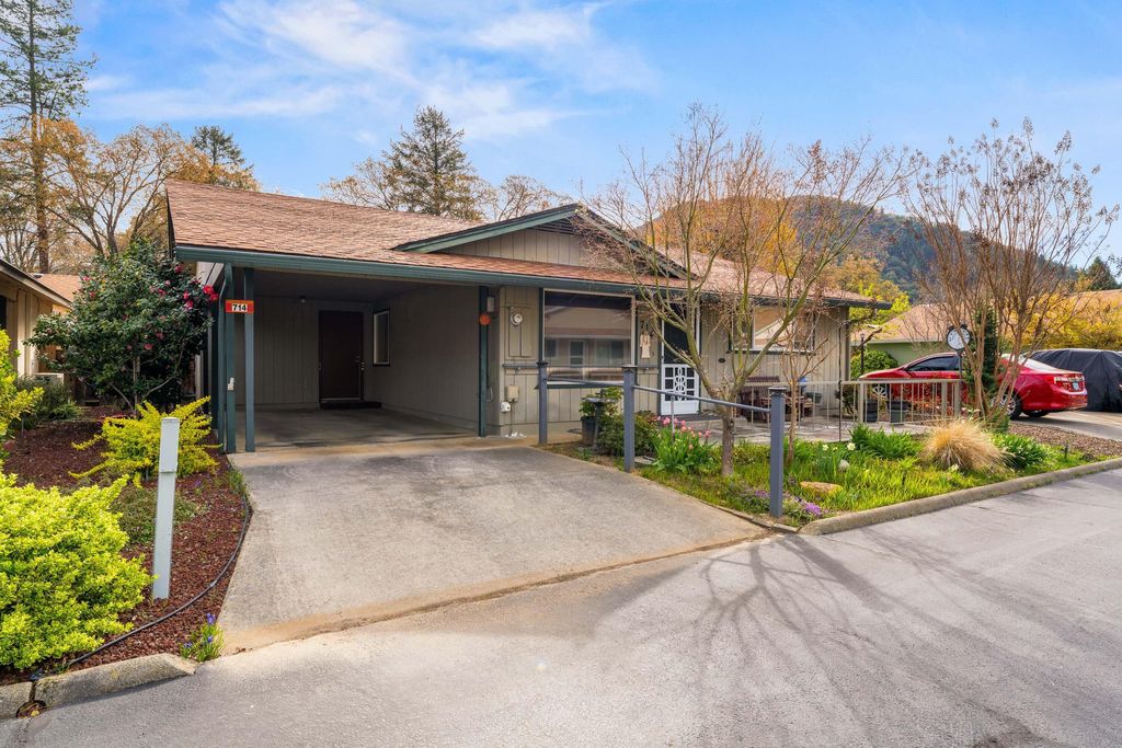 714 Brookside Circle, Rogue River, OR 97537