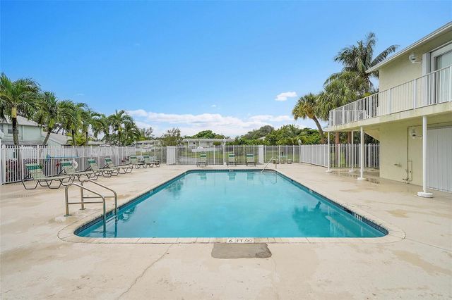 809 Crystal Lake Drive 809, Deerfield Beach, FL 33064
