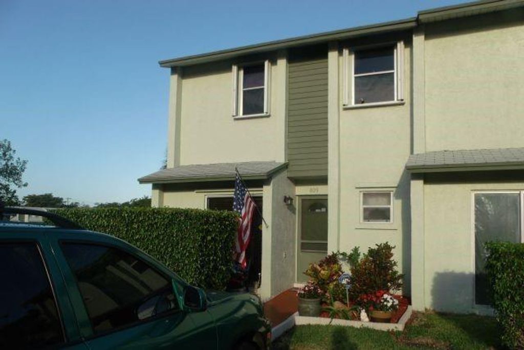 809 Crystal Lake Drive 809, Deerfield Beach, FL 33064