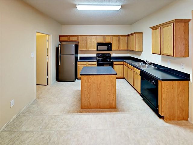 960 Crowder Drive, Crowley, TX 76036