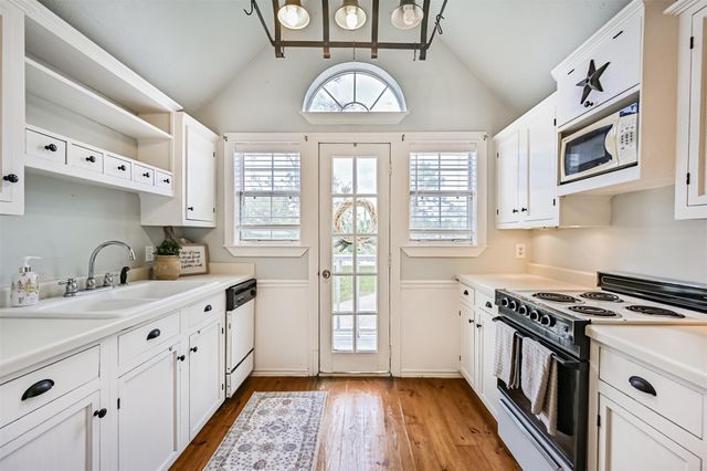 515 County Road 193, Alvin, TX 77511