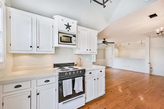 515 County Road 193, Alvin, TX 77511