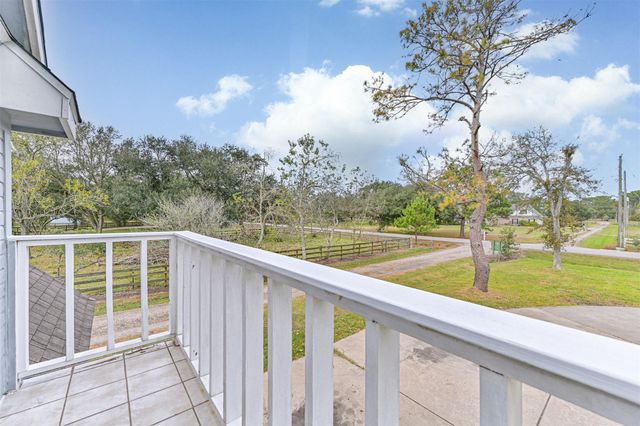 515 County Road 193, Alvin, TX 77511