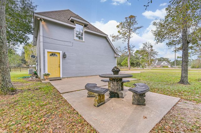 515 County Road 193, Alvin, TX 77511