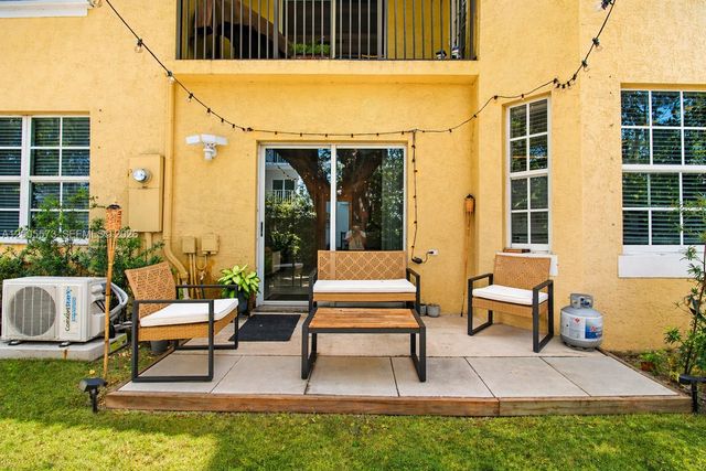 8940 NE 8th Ave 1201, Miami, FL 33138