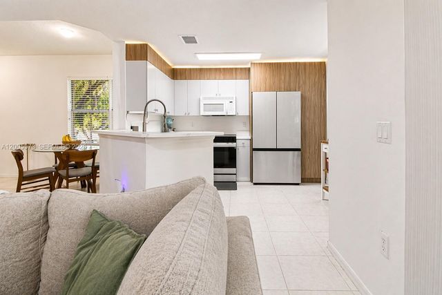 8940 NE 8th Ave 1201, Miami, FL 33138