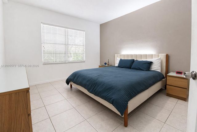 8940 NE 8th Ave 1201, Miami, FL 33138