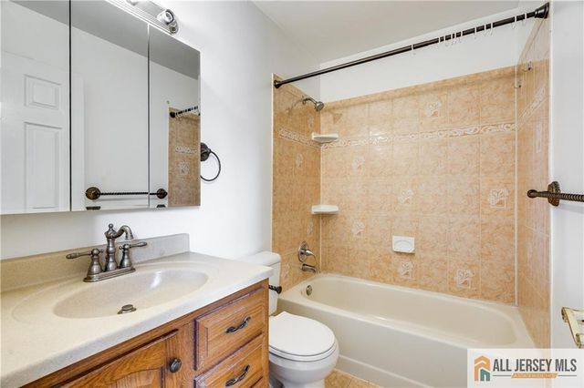 49 Tanglewood Court, South Brunswick, NJ 08852