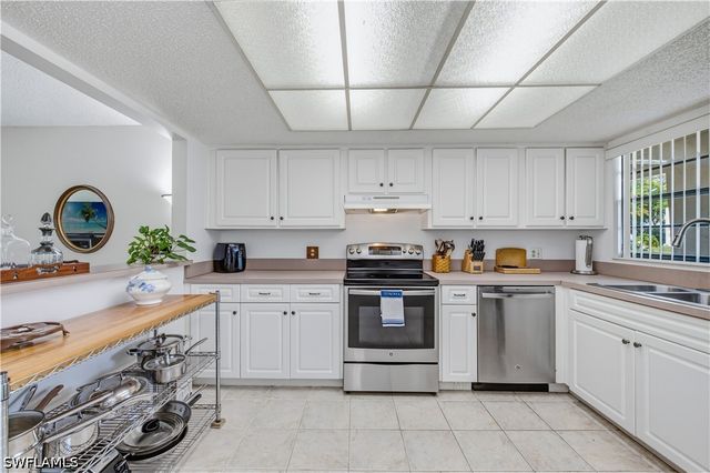 151 Cypress WAY E C103, Naples, FL 34110